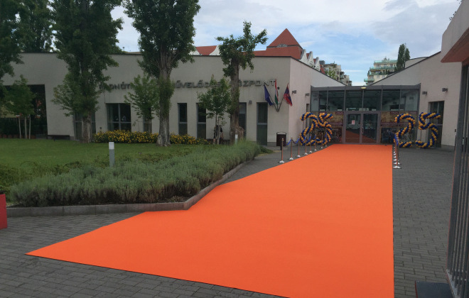 Partner-talalkozo-szonyeg-berles