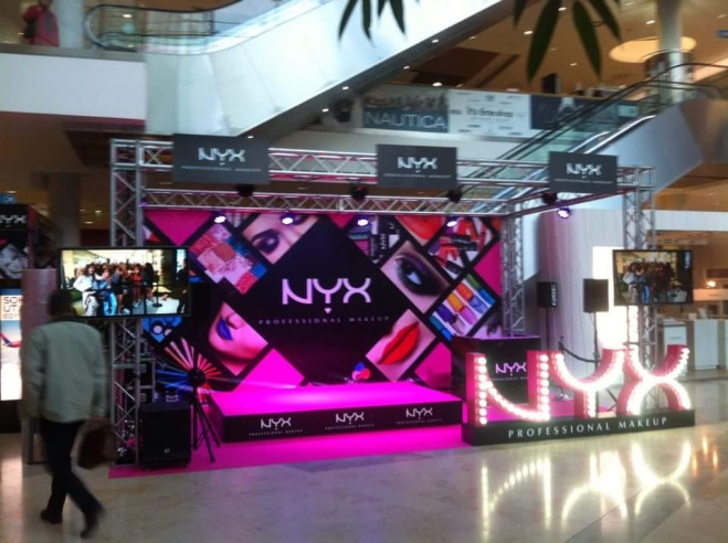 Stand-epites-szonyeg-berles