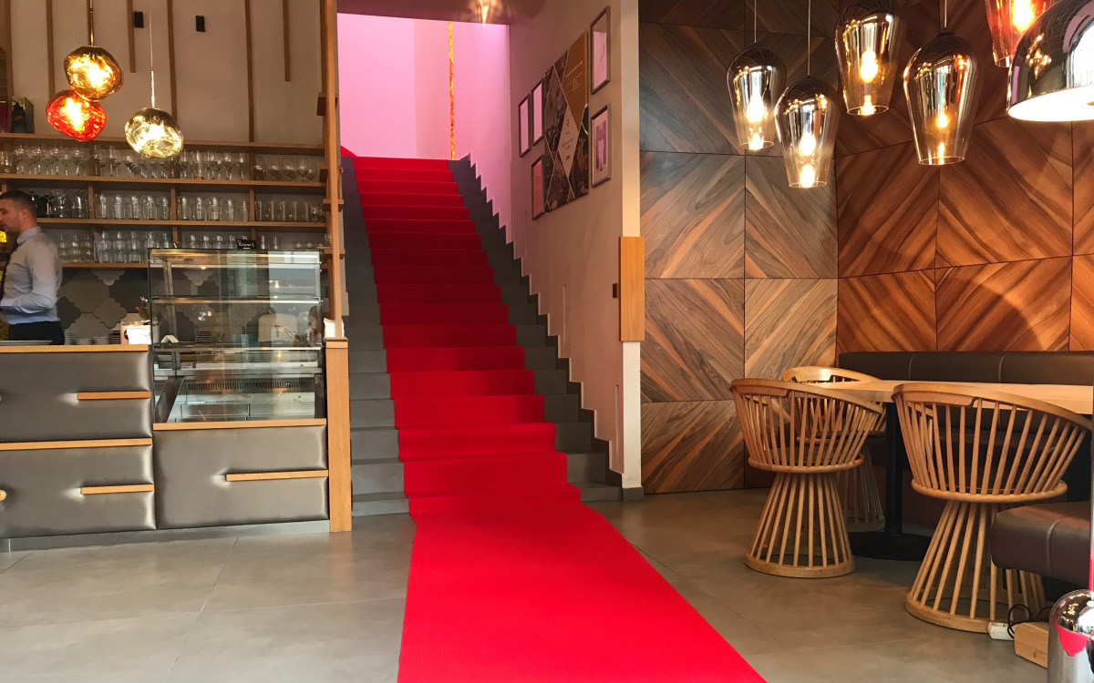 vörös szőnyeg bérlés megnyitóra